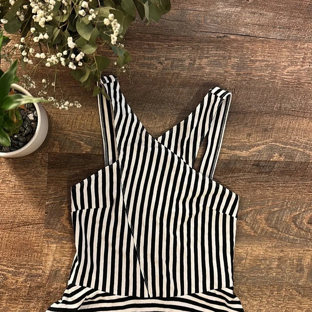 ✨🎄HOLLISTER || A-LINE / SKATER DRESS || SIZE S (FITS LIKE XS) ✨🎄 - Picture 3 of 10